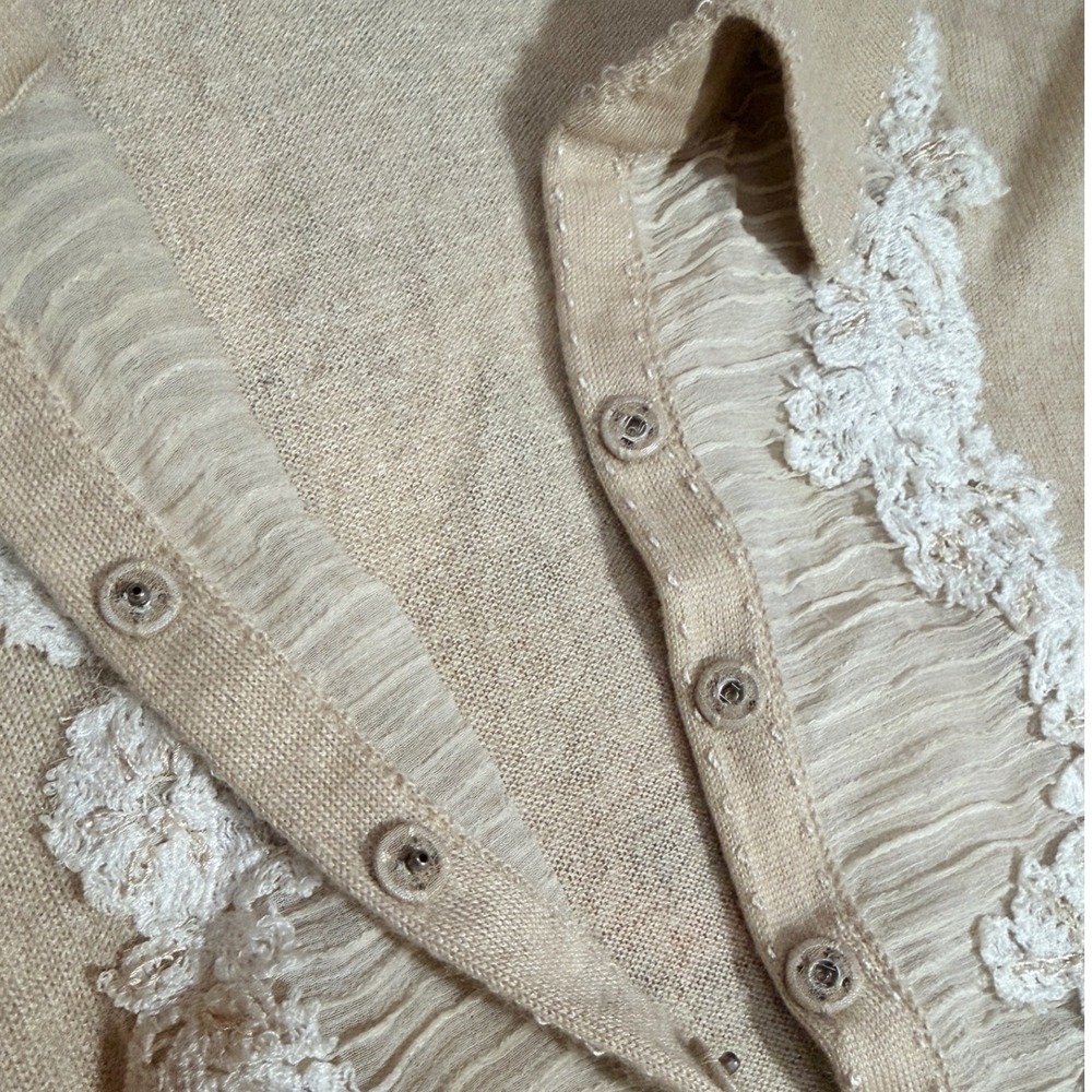 Gorgeous SOFT Elie Tahari Cashmere Silk Lace Trim Polo Sweater Beige Tan M - Picture 3 of 7